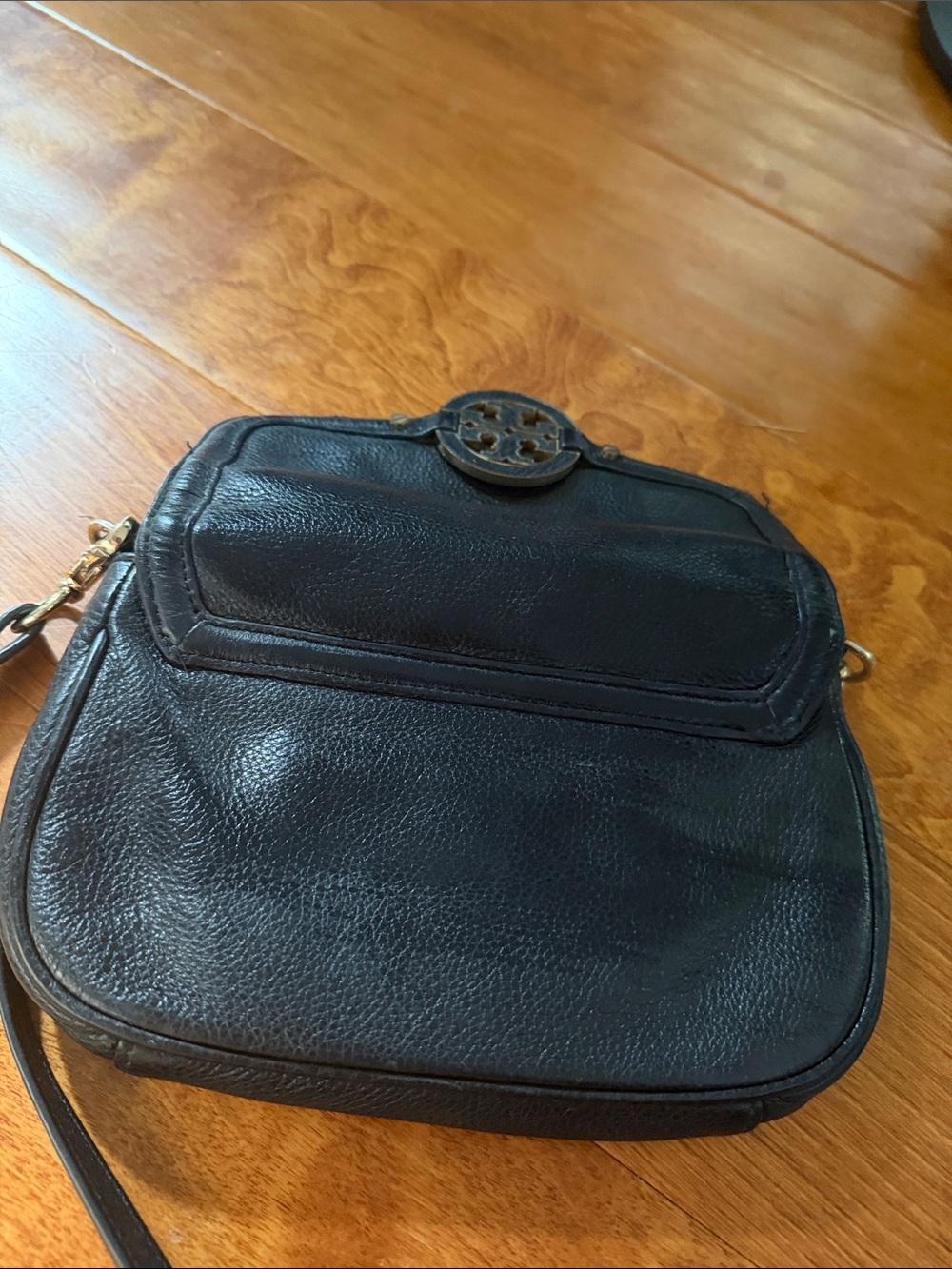 Tory Burch Black Leather Crossbody Bag with Gold-Tone Logo Accent - Picture 4 of 5